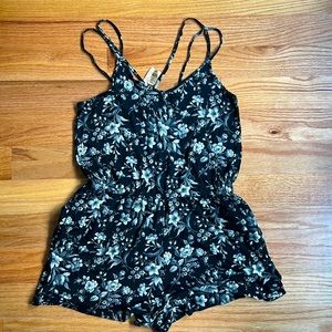 American Eagle AE Floral Romper - Size M - Black and White